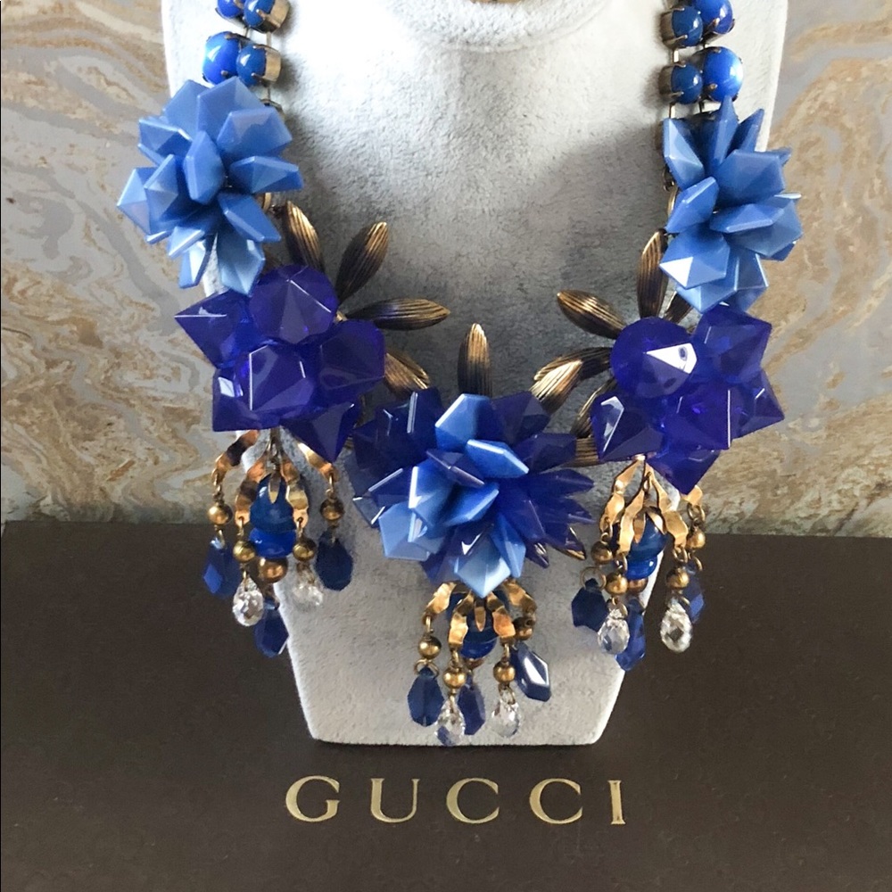 Gucci Crystal Resin Strass Flower Motif Necklace - Picture 4 of 8